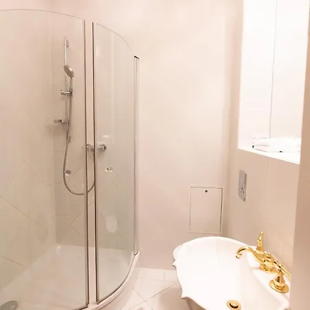 Royal Suites Whith Free Parking Riga Exterior photo