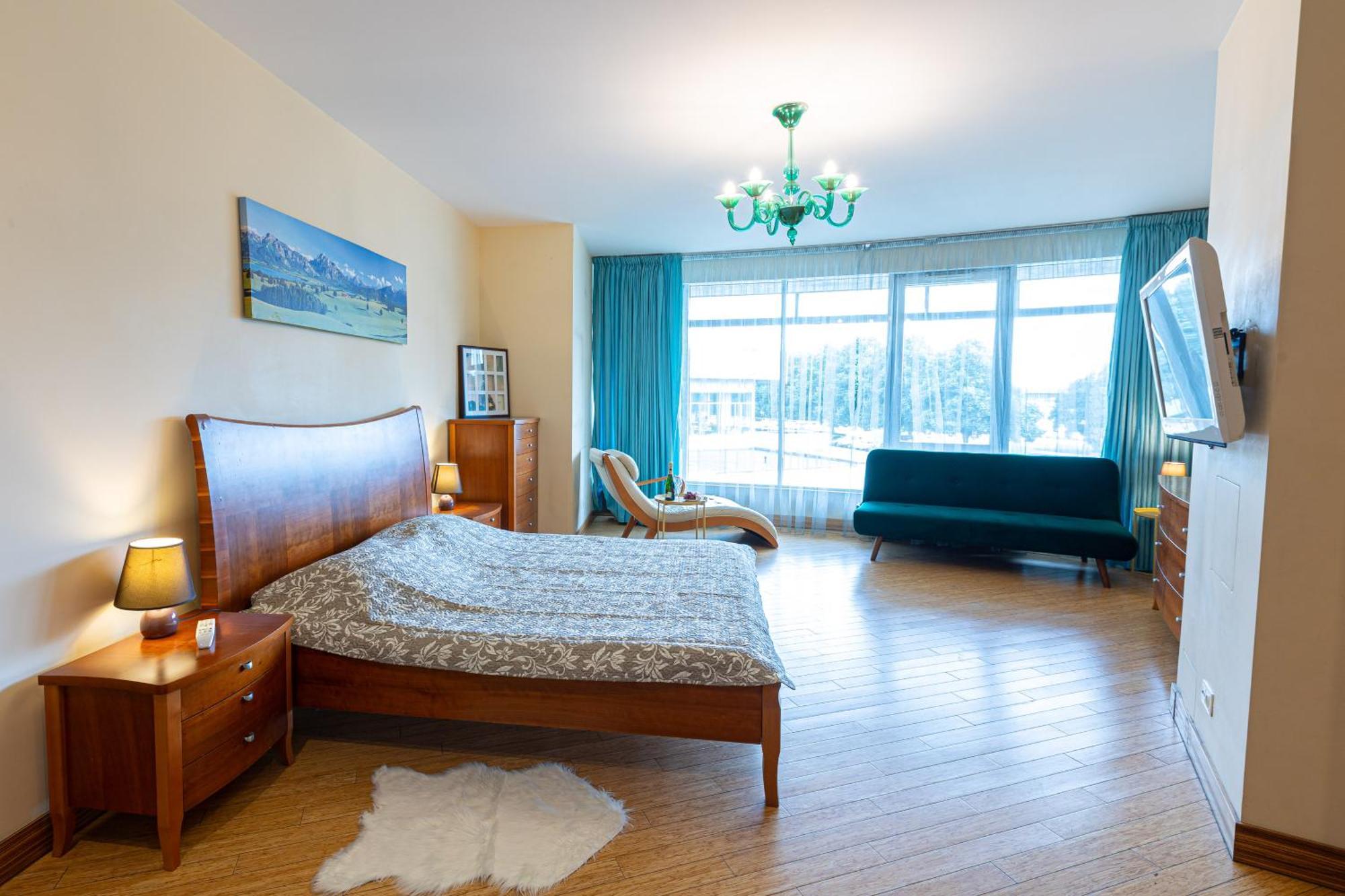 Royal Whith Free Parking Butas Riga