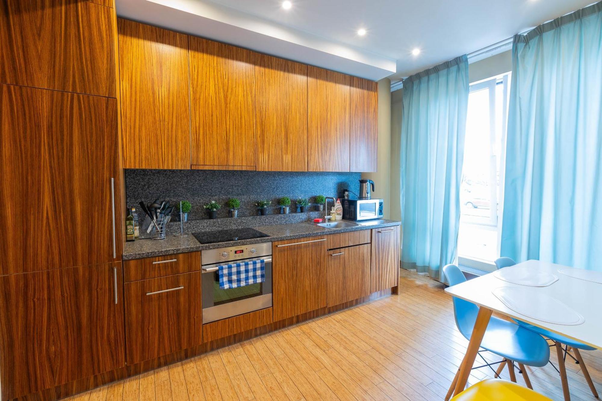 Royal Whith Free Parking Apartment