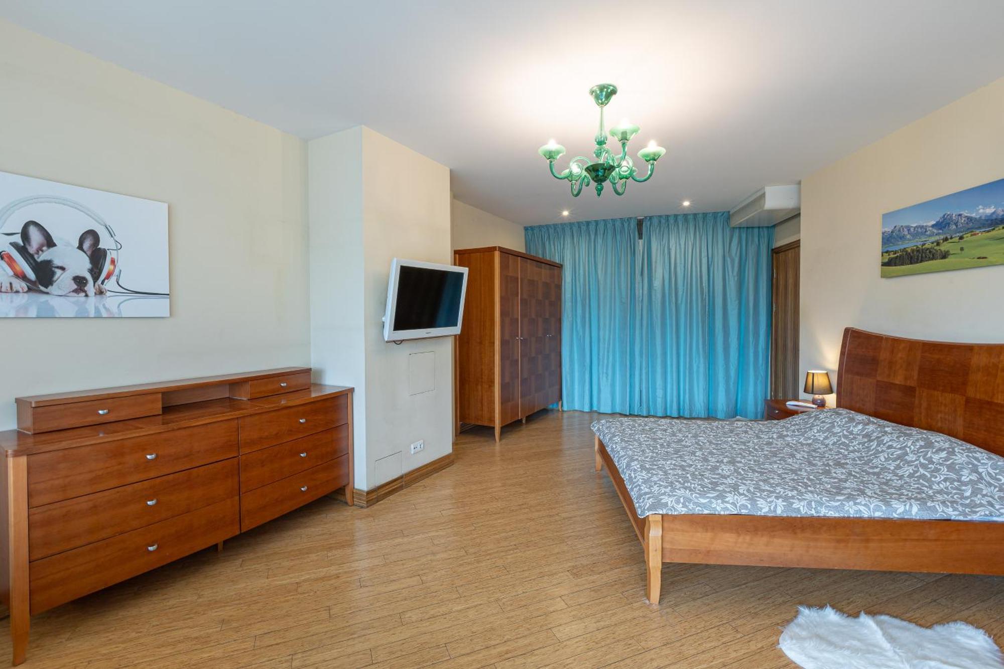 Royal Whith Free Parking Apartment Riga