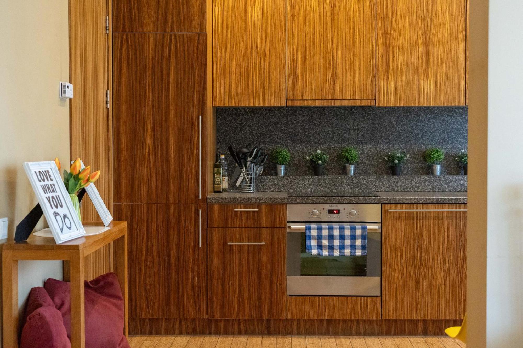 Royal Whith Free Parking Apartment *