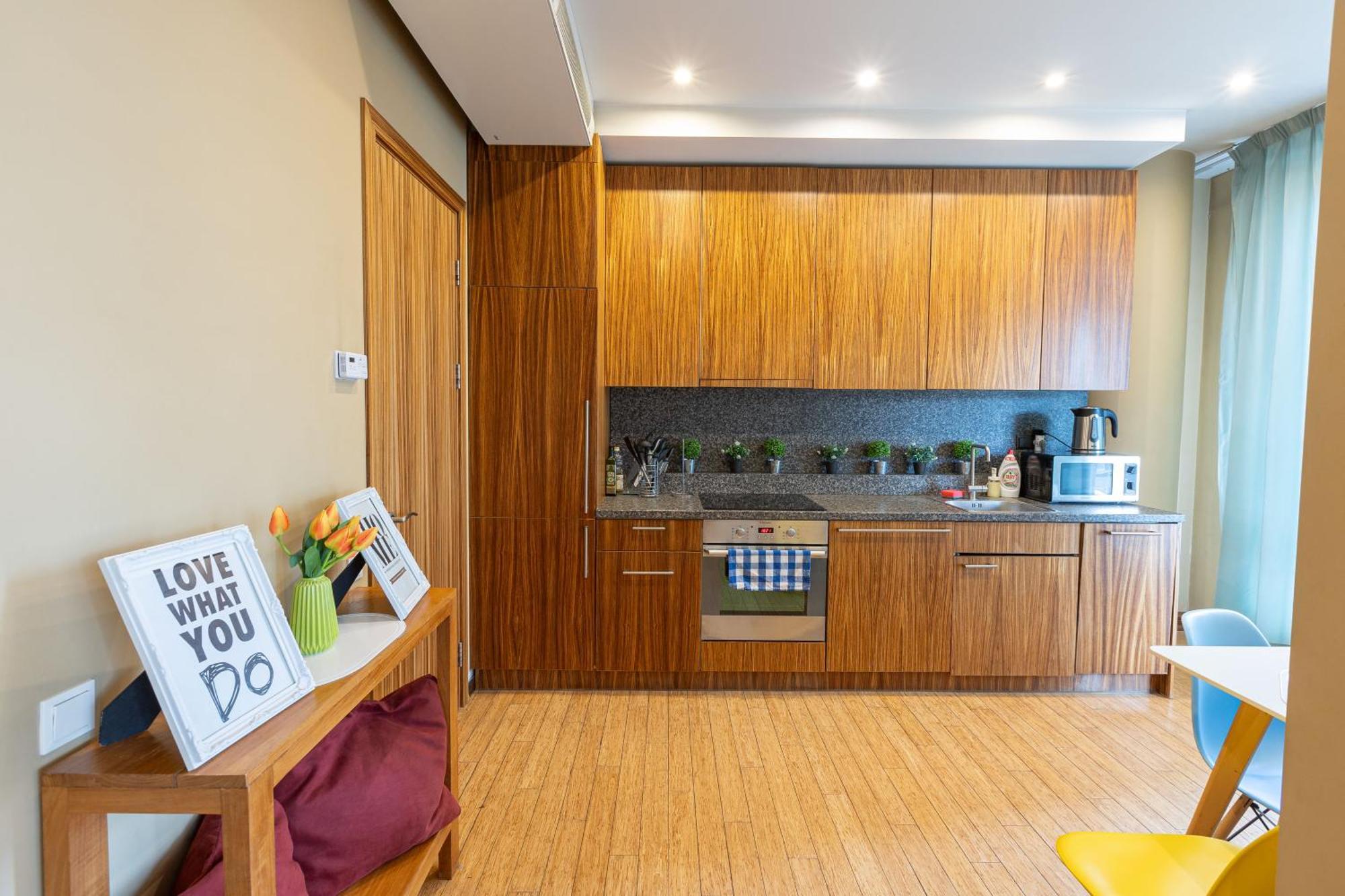 Royal Whith Free Parking Apartment