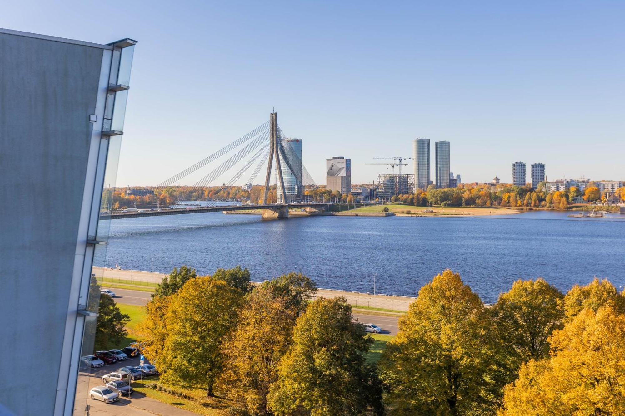 Royal Whith Free Parking Apartment Riga