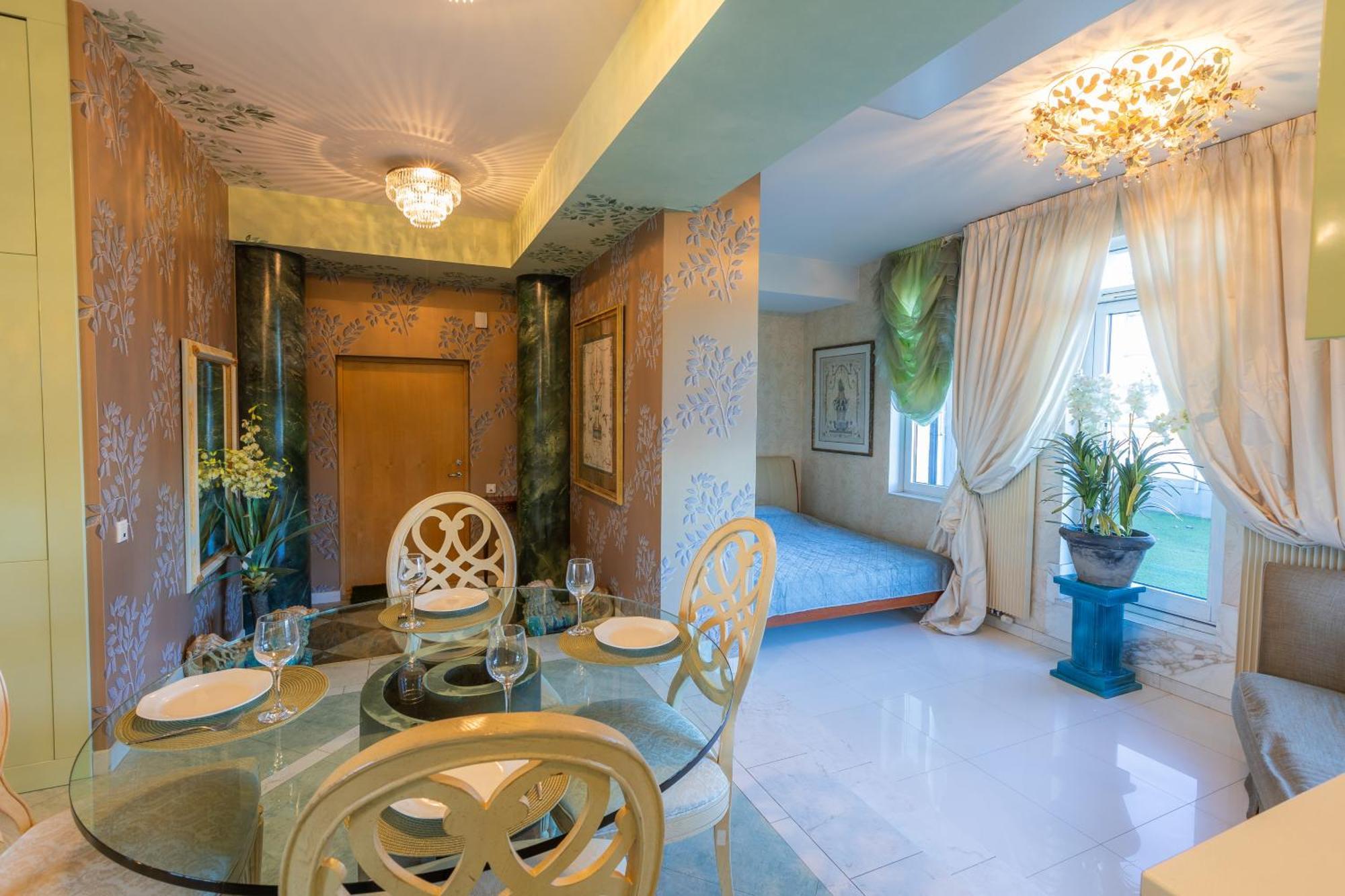 Royal Whith Free Parking Butas Riga