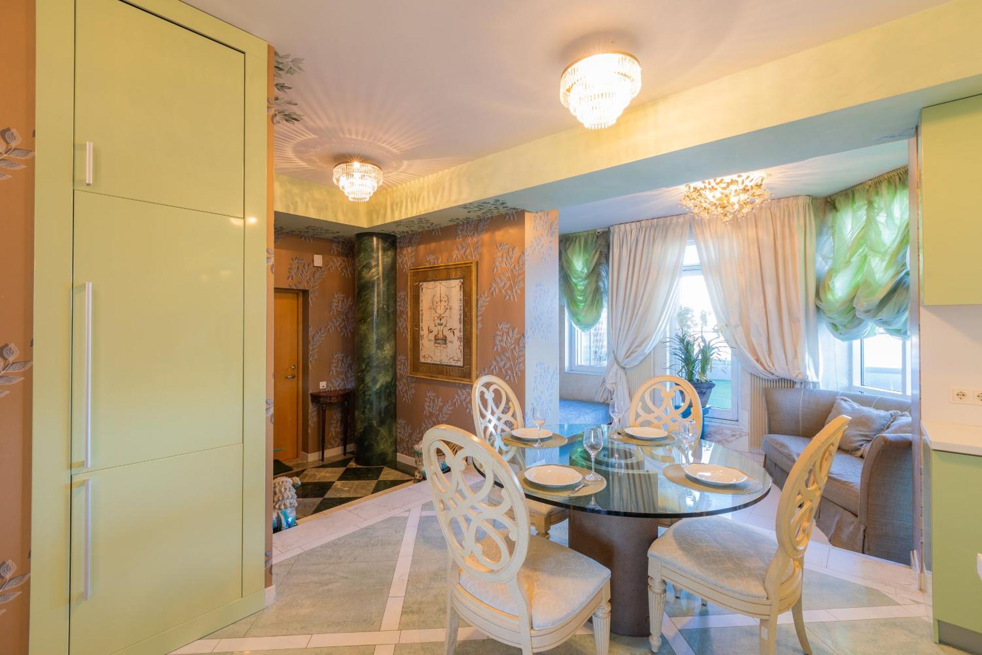 Royal Whith Free Parking Apartment