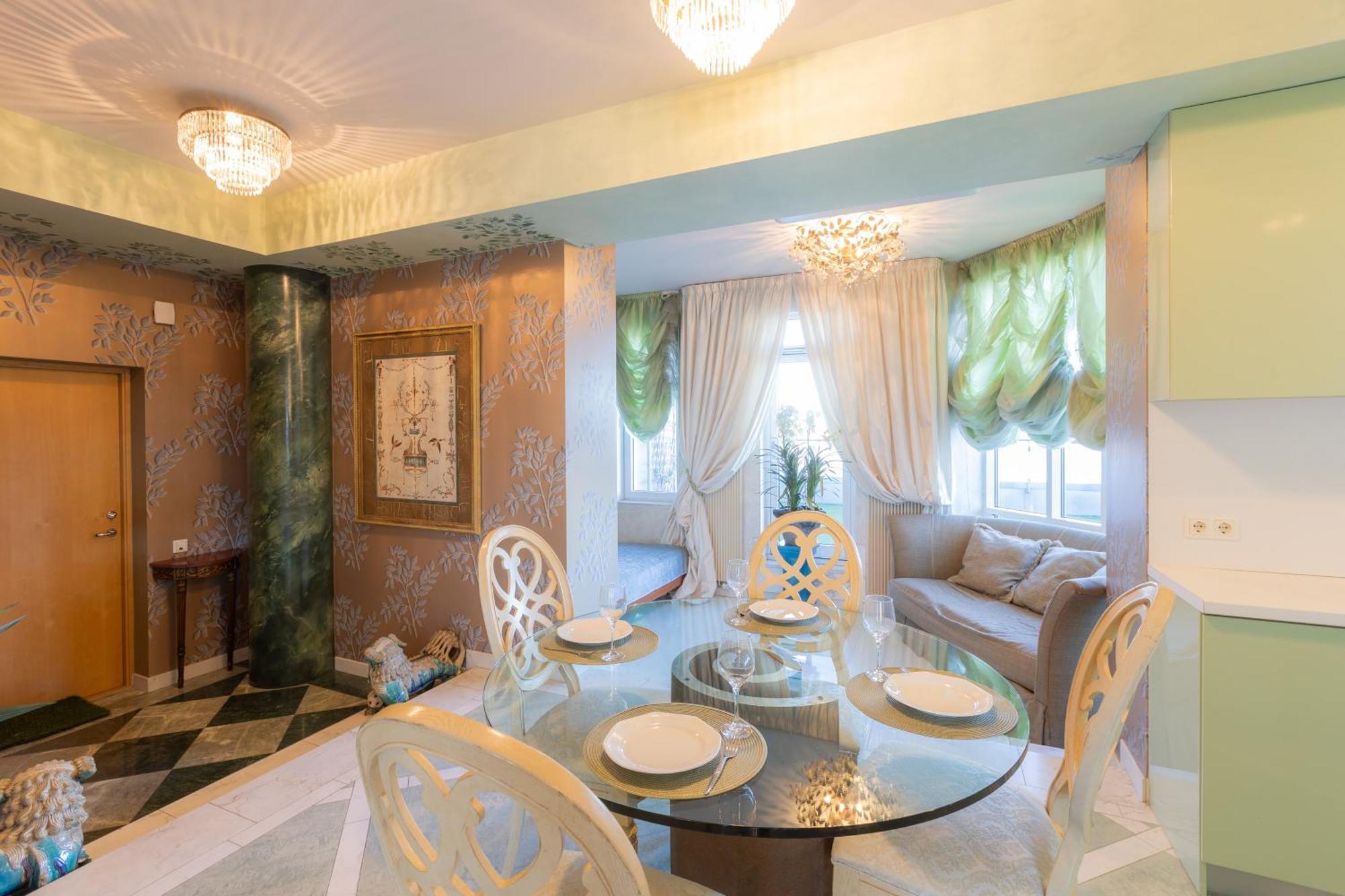 Royal Whith Free Parking Apartment Riga