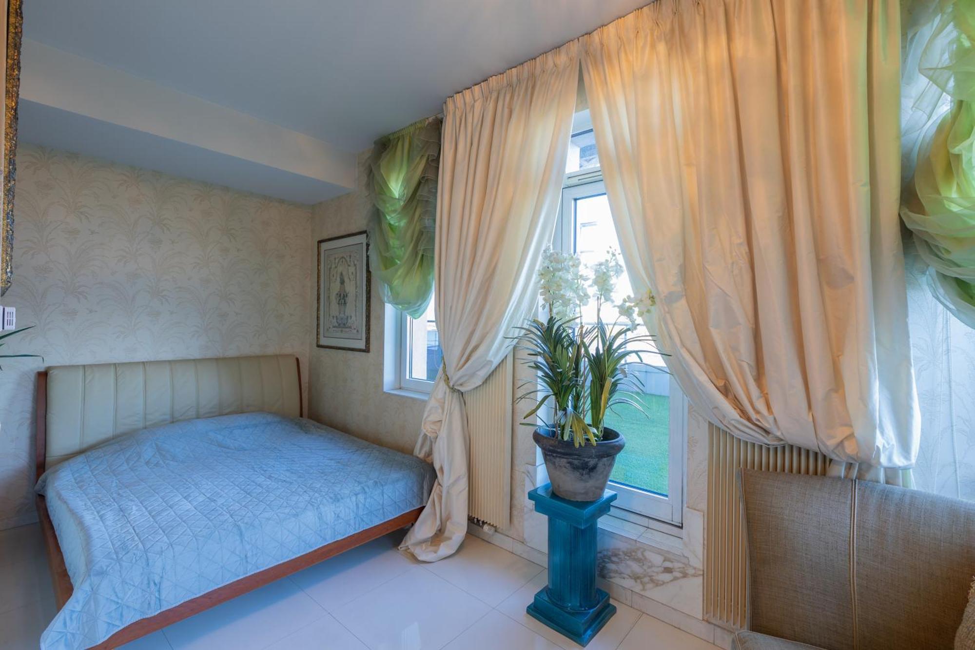 Apartment Royal Whith Free Parking Riga